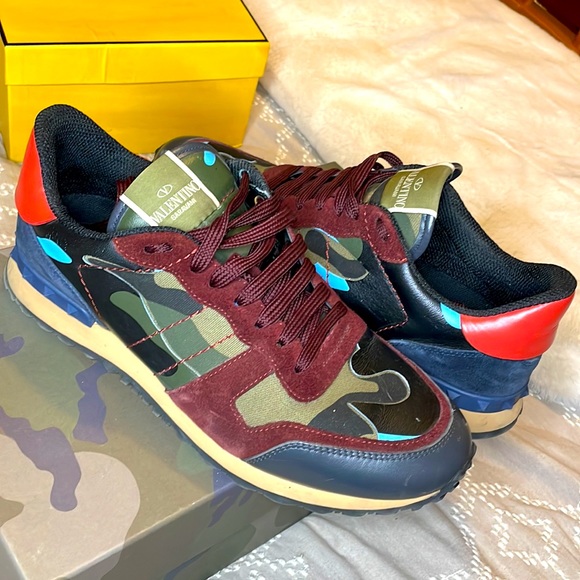 Valentino low top sneaker size 42